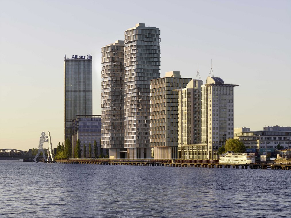 Wohnhochhäuser an der Spree bei Sonnenuntergang mit Allianz Tower im Hintergrund, realistische 3d visualisierung von gmsvision