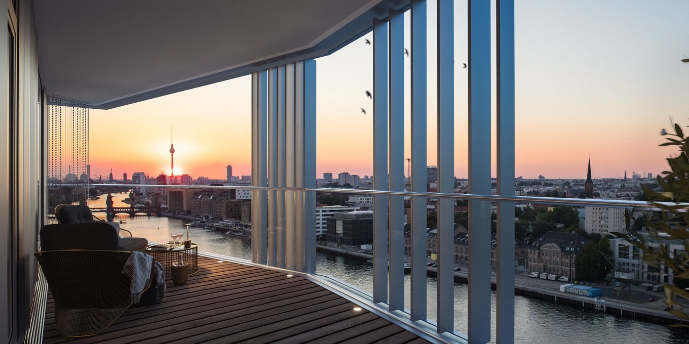 „Balkonansicht bei Sonnenuntergang mit Blick auf den Berliner Fernsehturm, atmosphärische 3d visualisierung von gmsvision